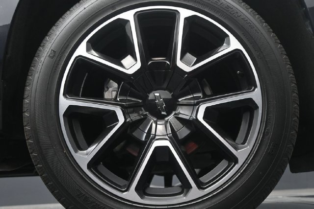 Used 2023 Chevrolet Suburban RST RWD image 9