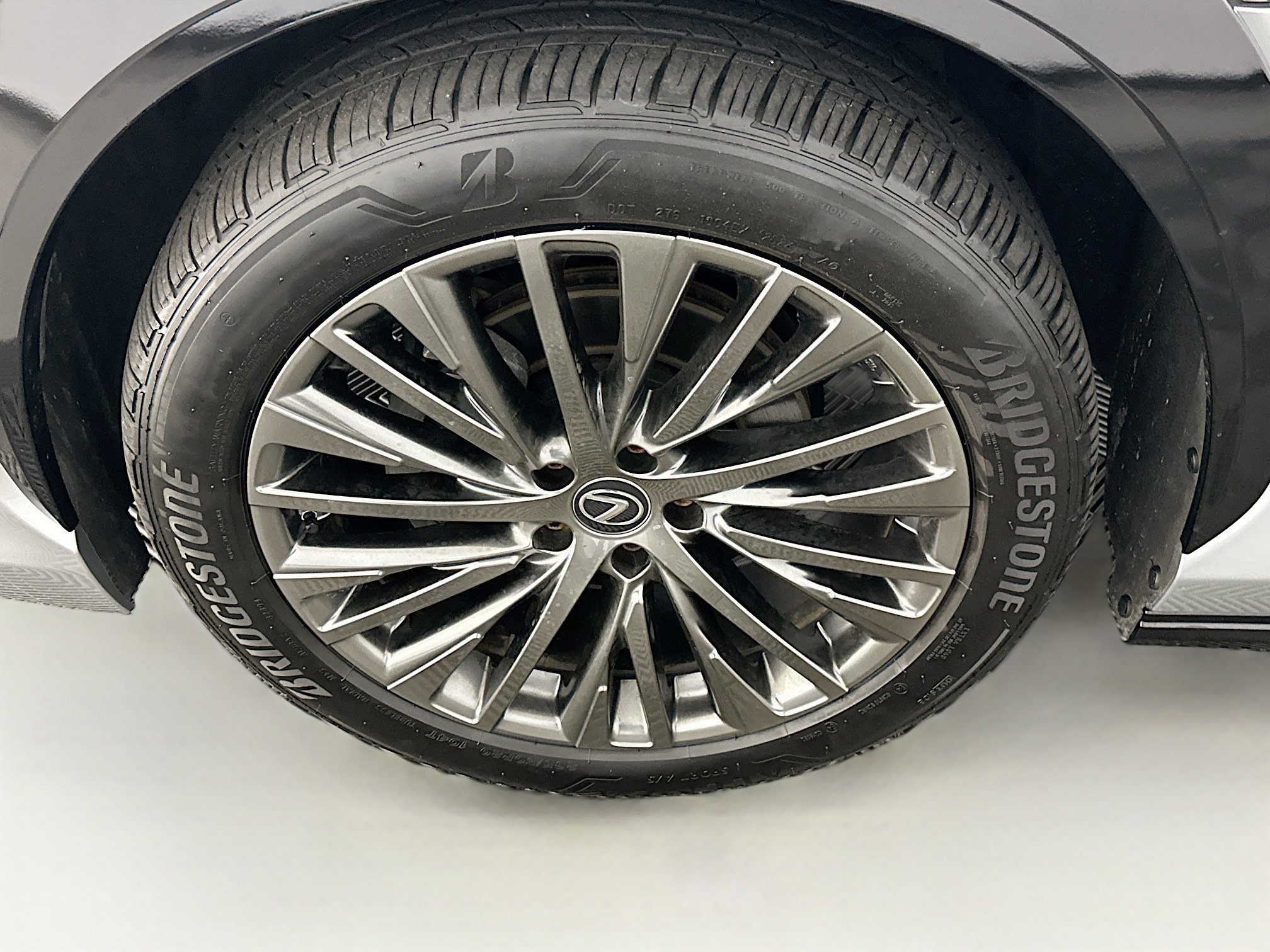 Used 2023 Lexus RZ 450e Premium w/ Accessory Package (2T) image 11