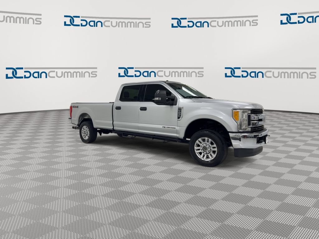 Used 2017 Ford F250 XLT AWD/4WD image 2