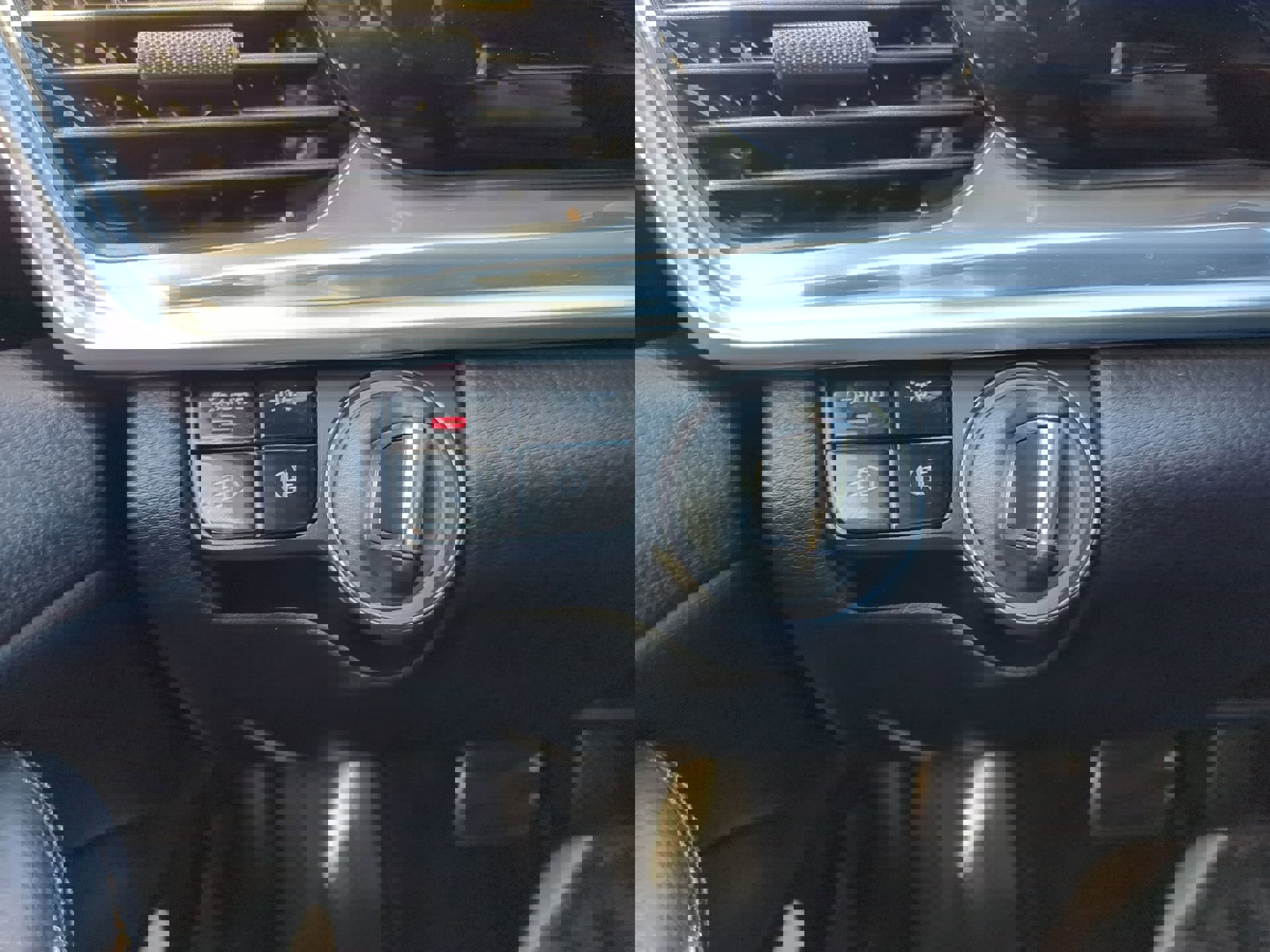 Used 2018 Porsche Panamera 4S w/ Premium Package Plus image 31