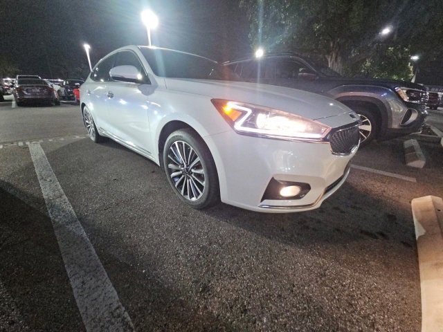Used 2017 Kia Cadenza Premium image 2