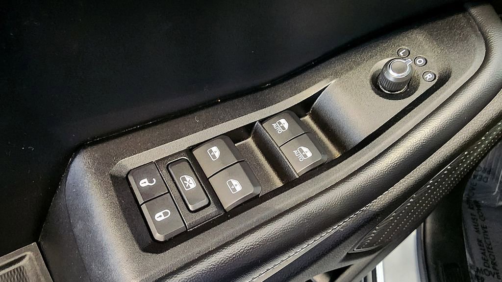 Used 2023 Jeep Grand Cherokee Laredo AWD/4WD image 15