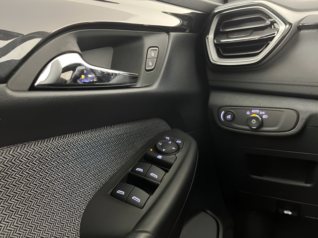 New 2026 Chevrolet TrailBlazer LT w/ Midnight Edition AWD/4WD image 18