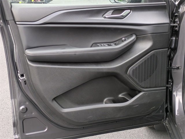 New 2025 Jeep Grand Cherokee L Laredo w/ Luxury Tech Group I image 12