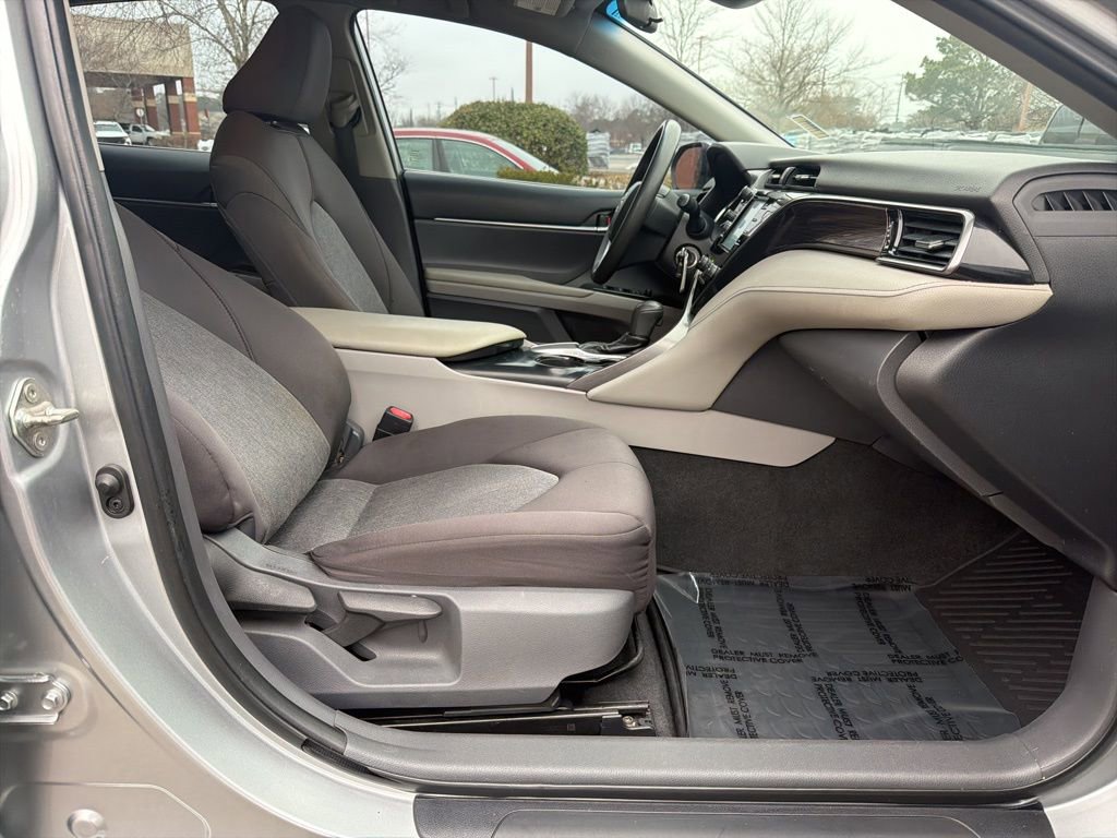Used 2019 Toyota Camry LE image 30