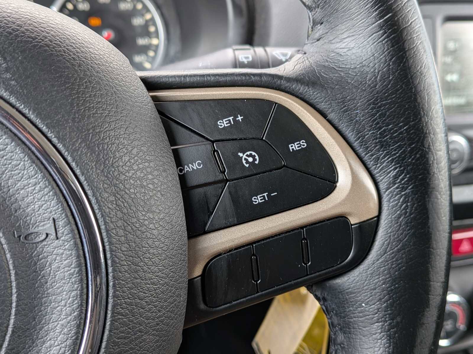 Used 2015 Jeep Renegade Latitude image 23