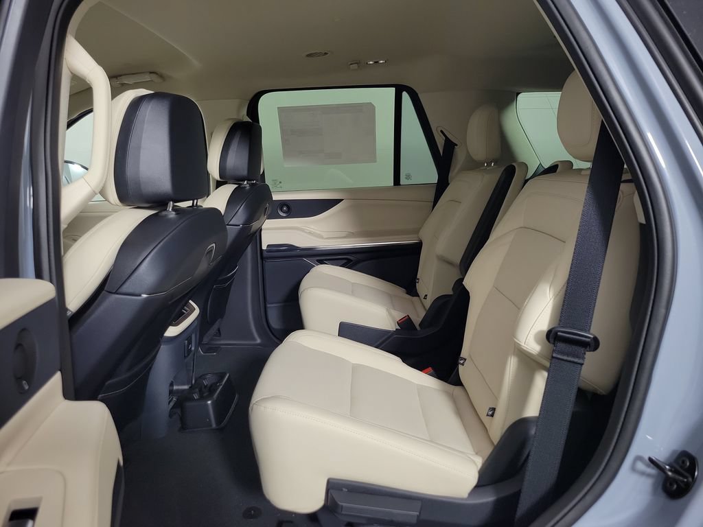 New 2027 Lincoln Navigator Premiere RWD image 15