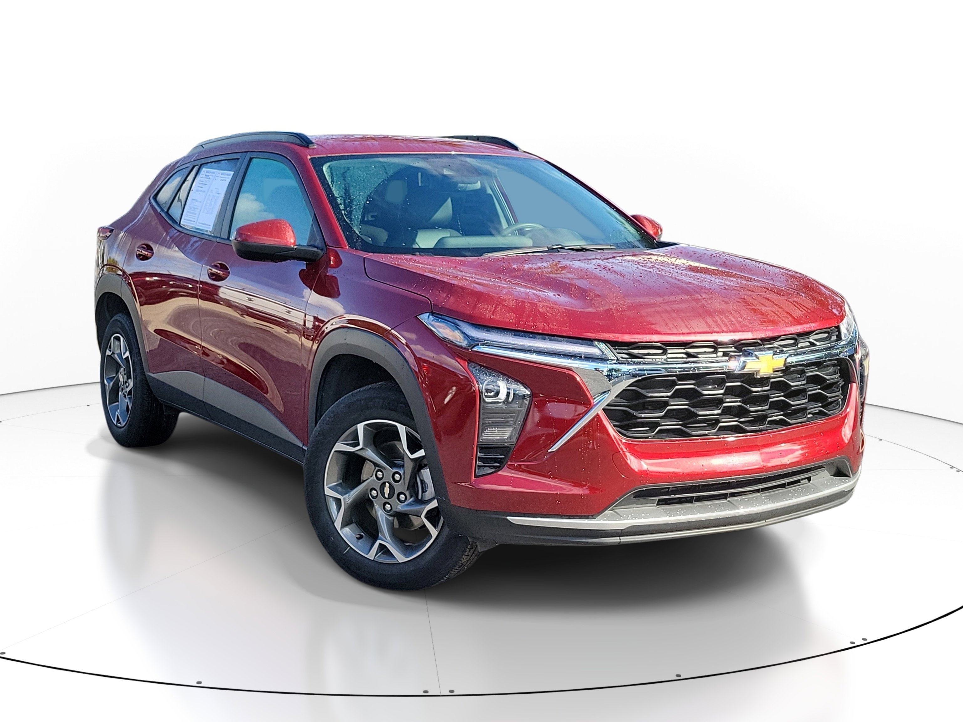 Used 2025 Chevrolet Trax LT FWD image 1