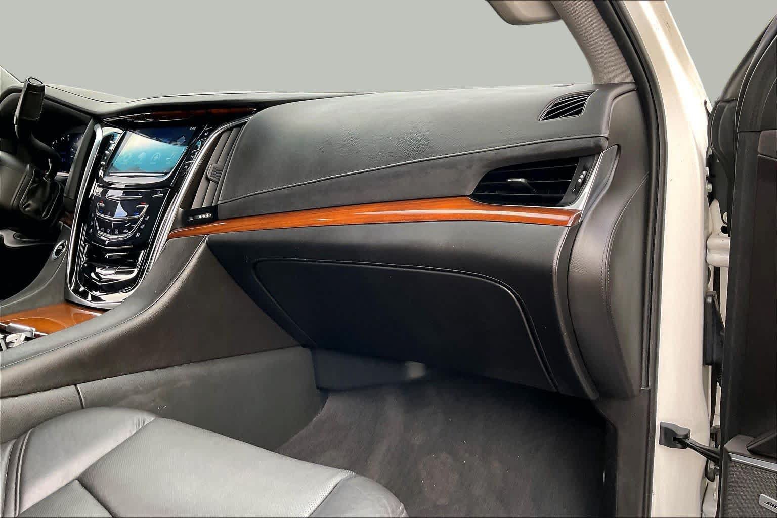 Used 2017 Cadillac Escalade Premium Luxury RWD image 17