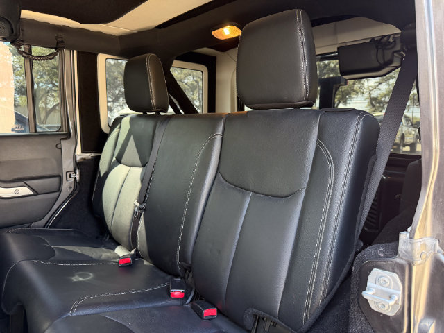 Used 2017 Jeep Wrangler Unlimited Rubicon w/ Connectivity Group AWD/4WD image 17