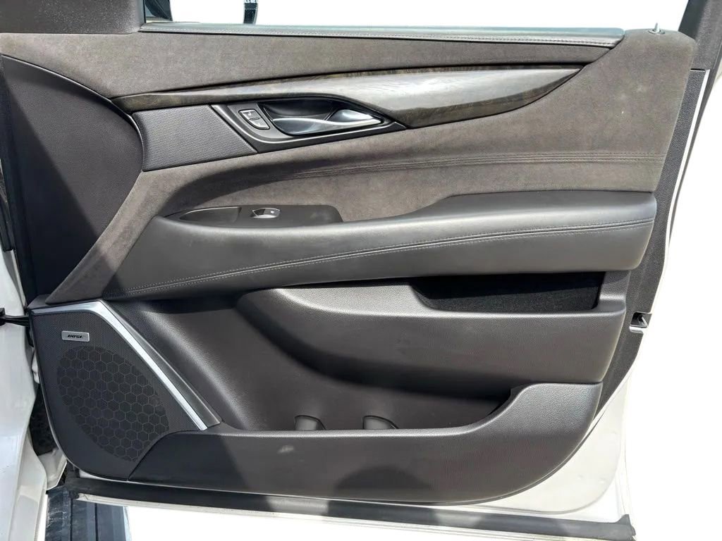 Used 2020 Cadillac Escalade Platinum image 24