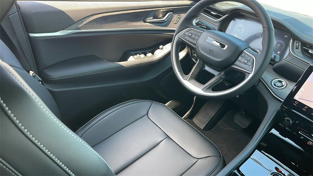 New 2025 Jeep Grand Cherokee L Limited w/ Black Appearance Package image 16