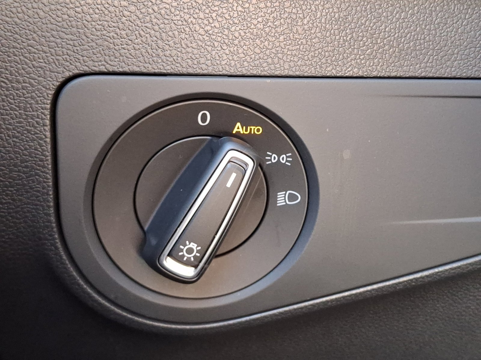 Certified 2024 Volkswagen Tiguan SE image 24