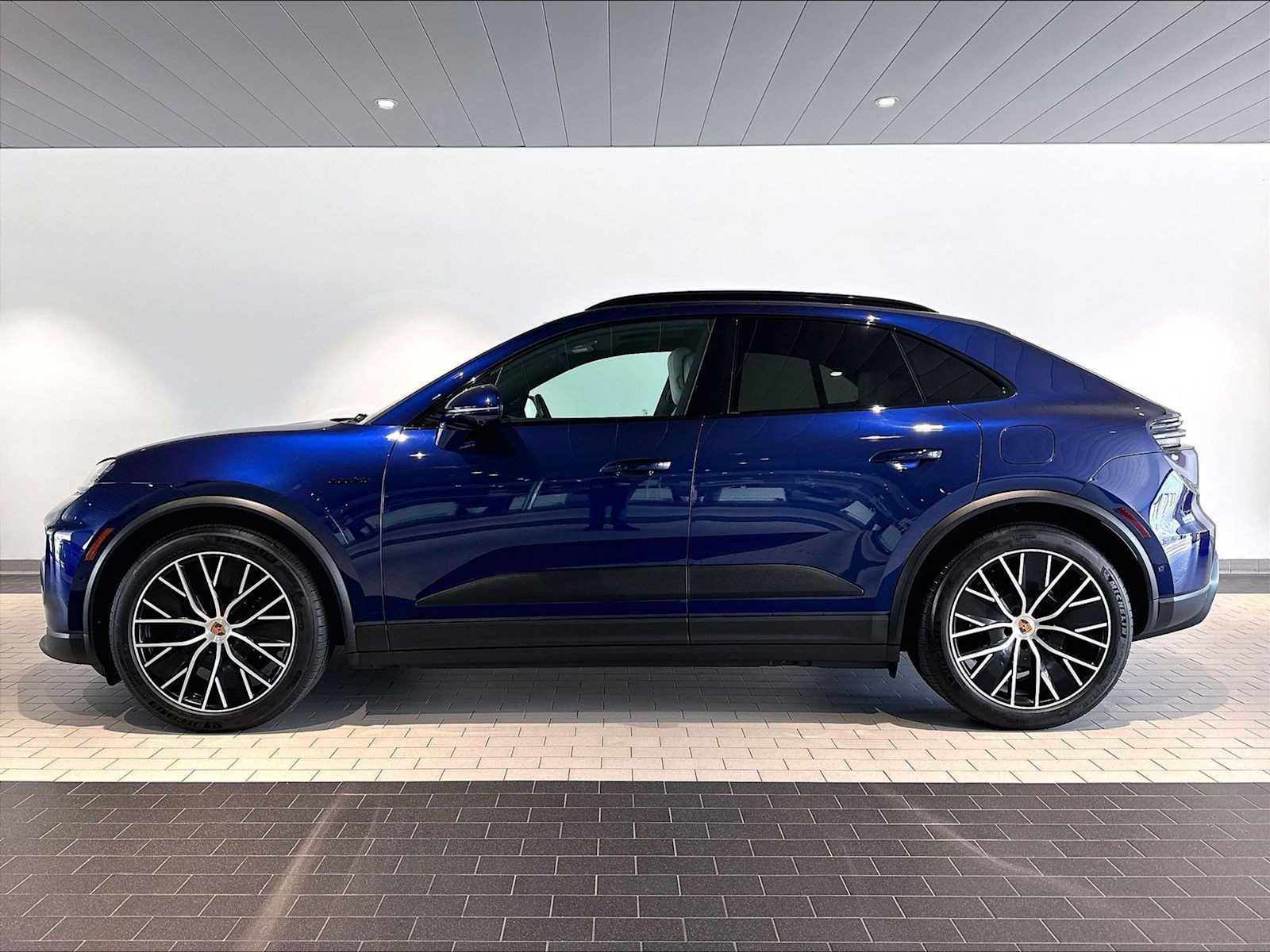 Used 2026 Porsche Macan 4 Electric AWD/4WD image 2