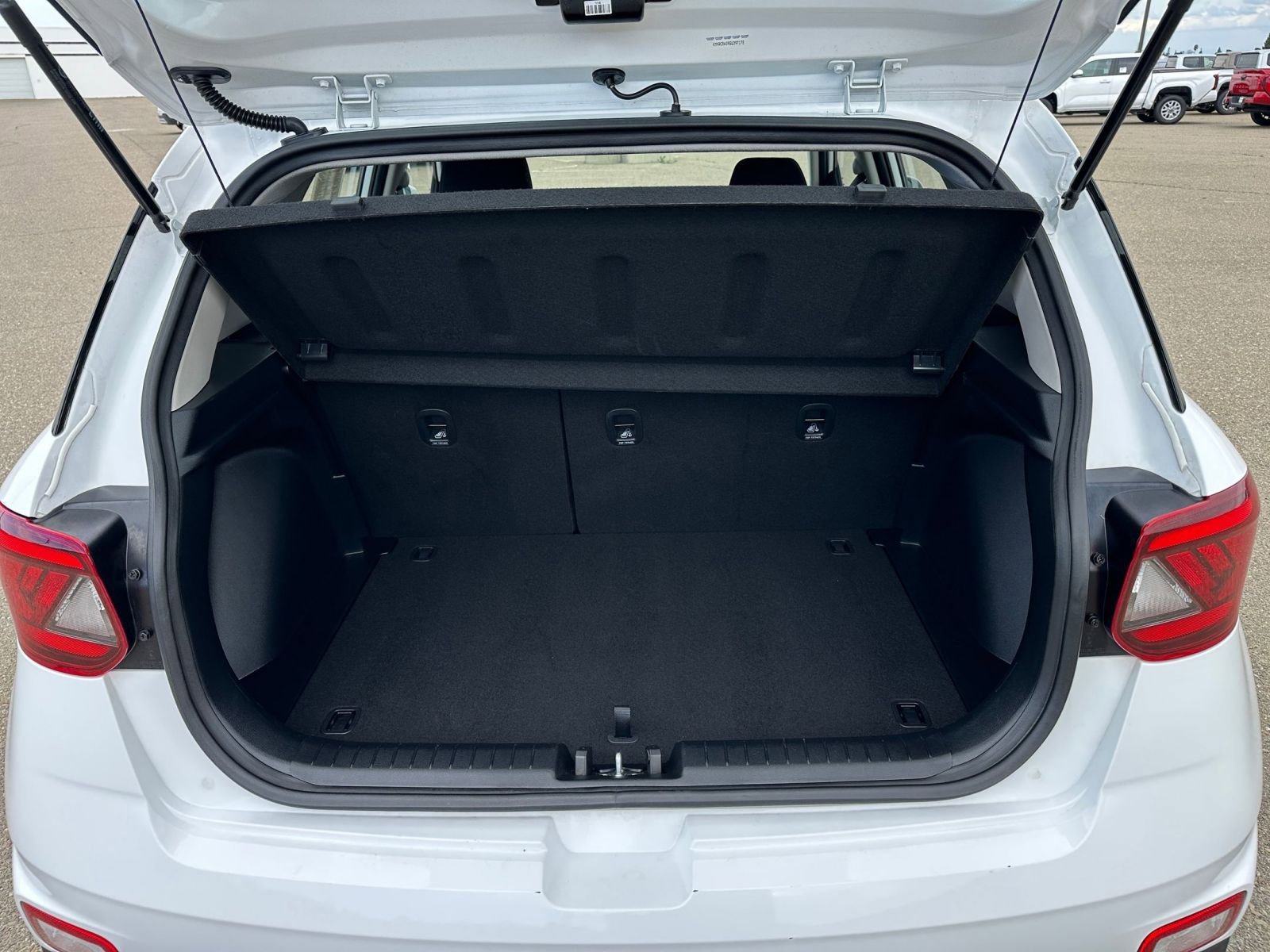 Used 2025 Hyundai Venue SEL image 32