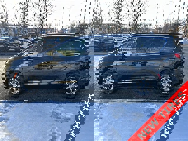 Certified 2024 Chrysler Pacifica Touring-L image 5