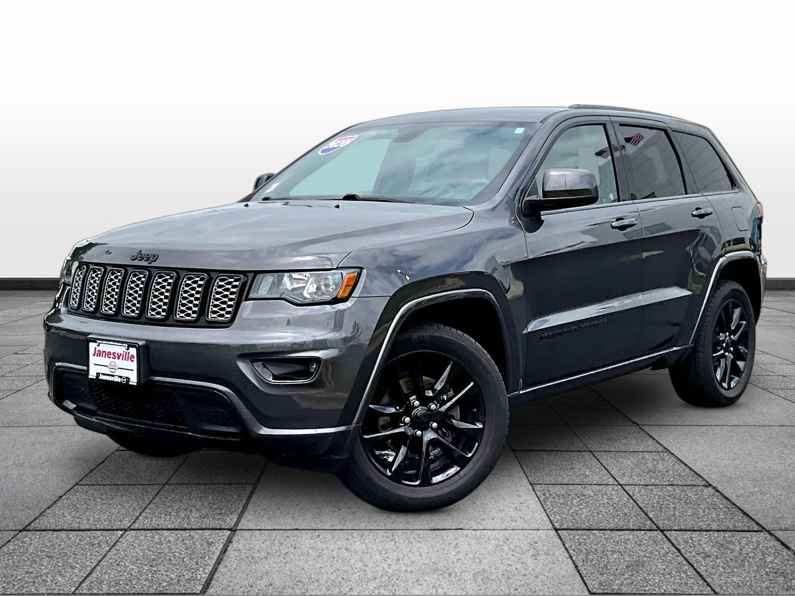 Used 2020 Jeep Grand Cherokee Altitude AWD/4WD image 3