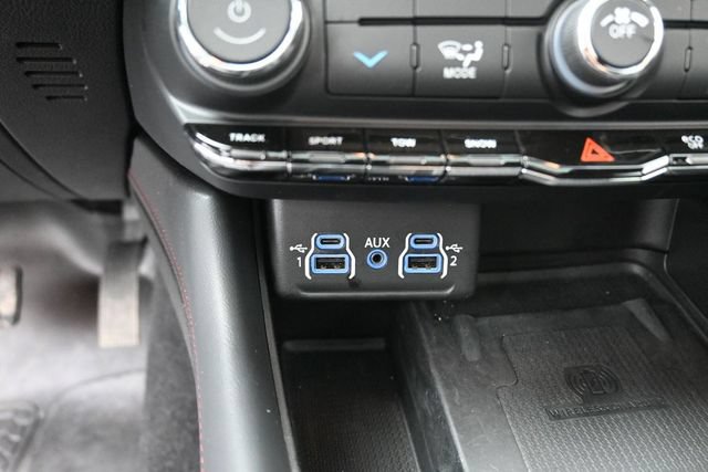 Used 2023 Dodge Durango R/T w/ Tow 'N Go Package AWD/4WD image 18