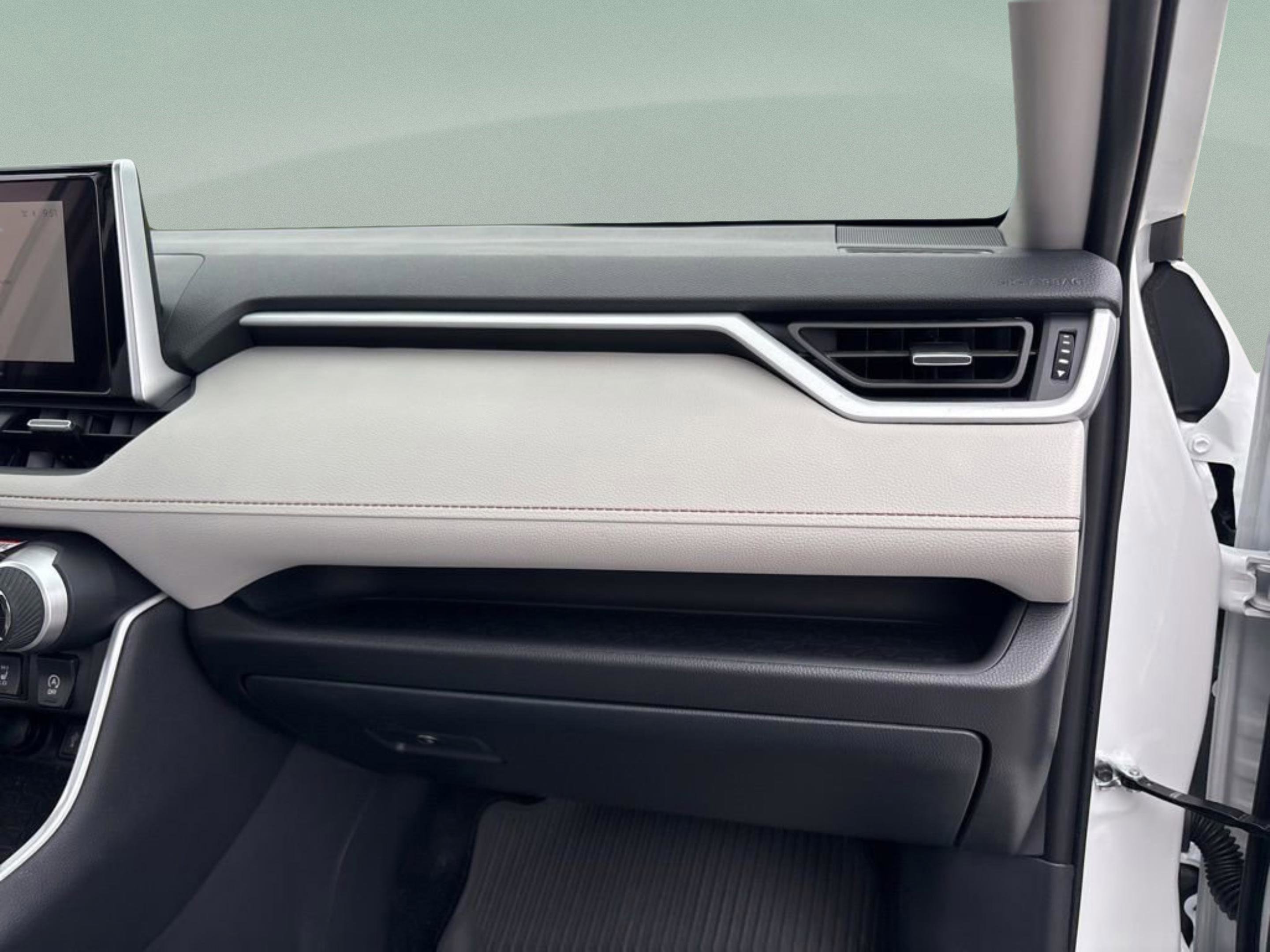Used 2025 Toyota RAV4 XLE Premium FWD image 37