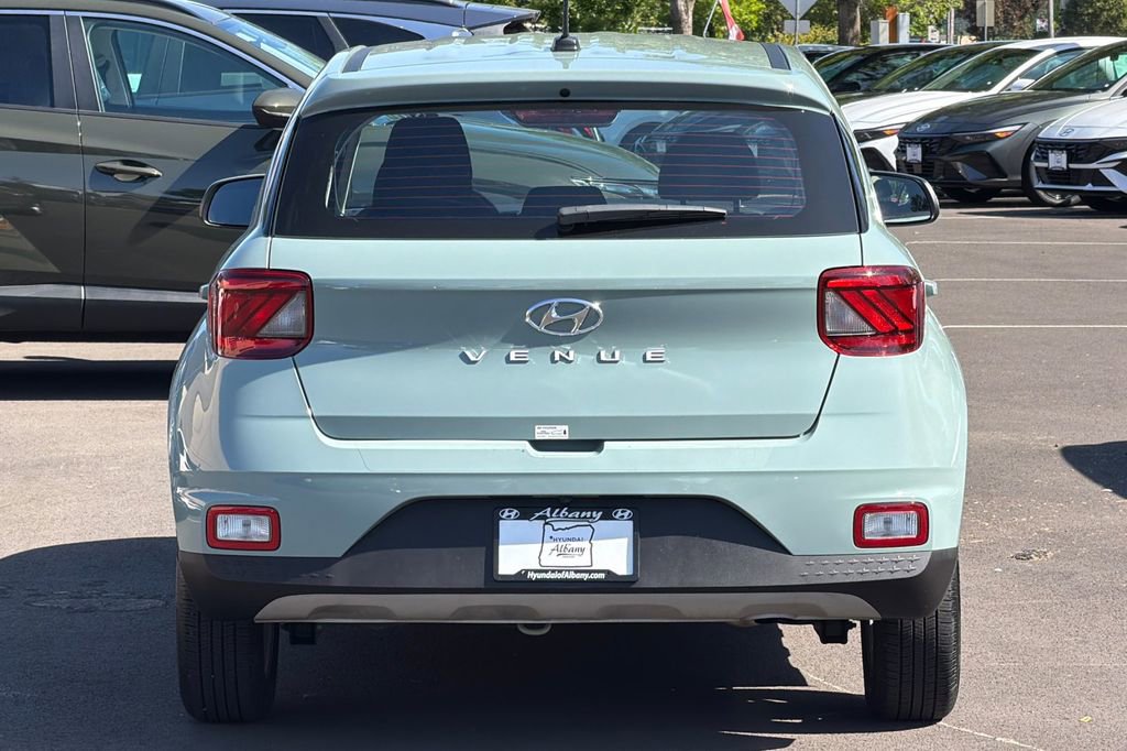 Certified 2025 Hyundai Venue SE FWD image 9