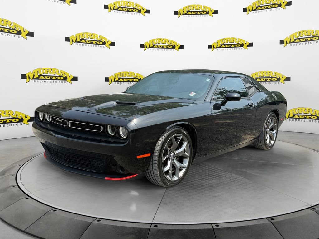 Used 2017 Dodge Challenger SXT RWD image 1