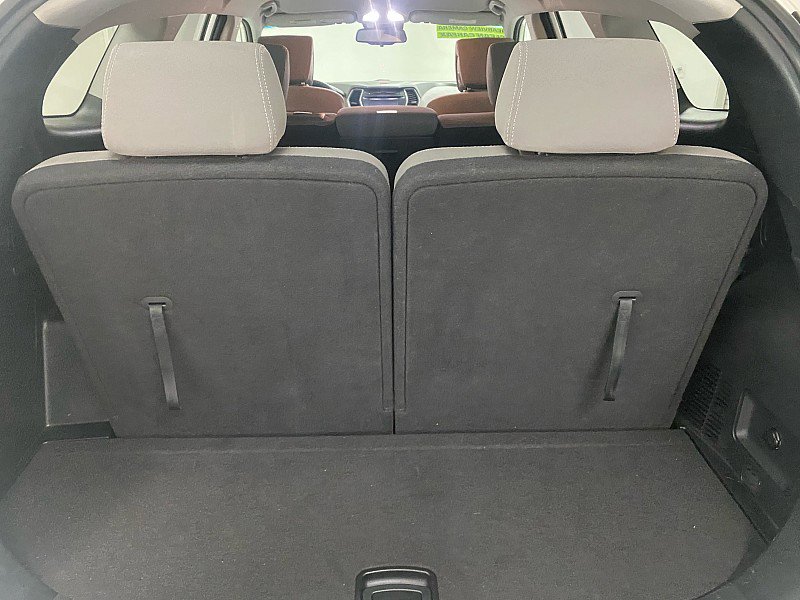 Used 2017 Hyundai Santa Fe SE image 12