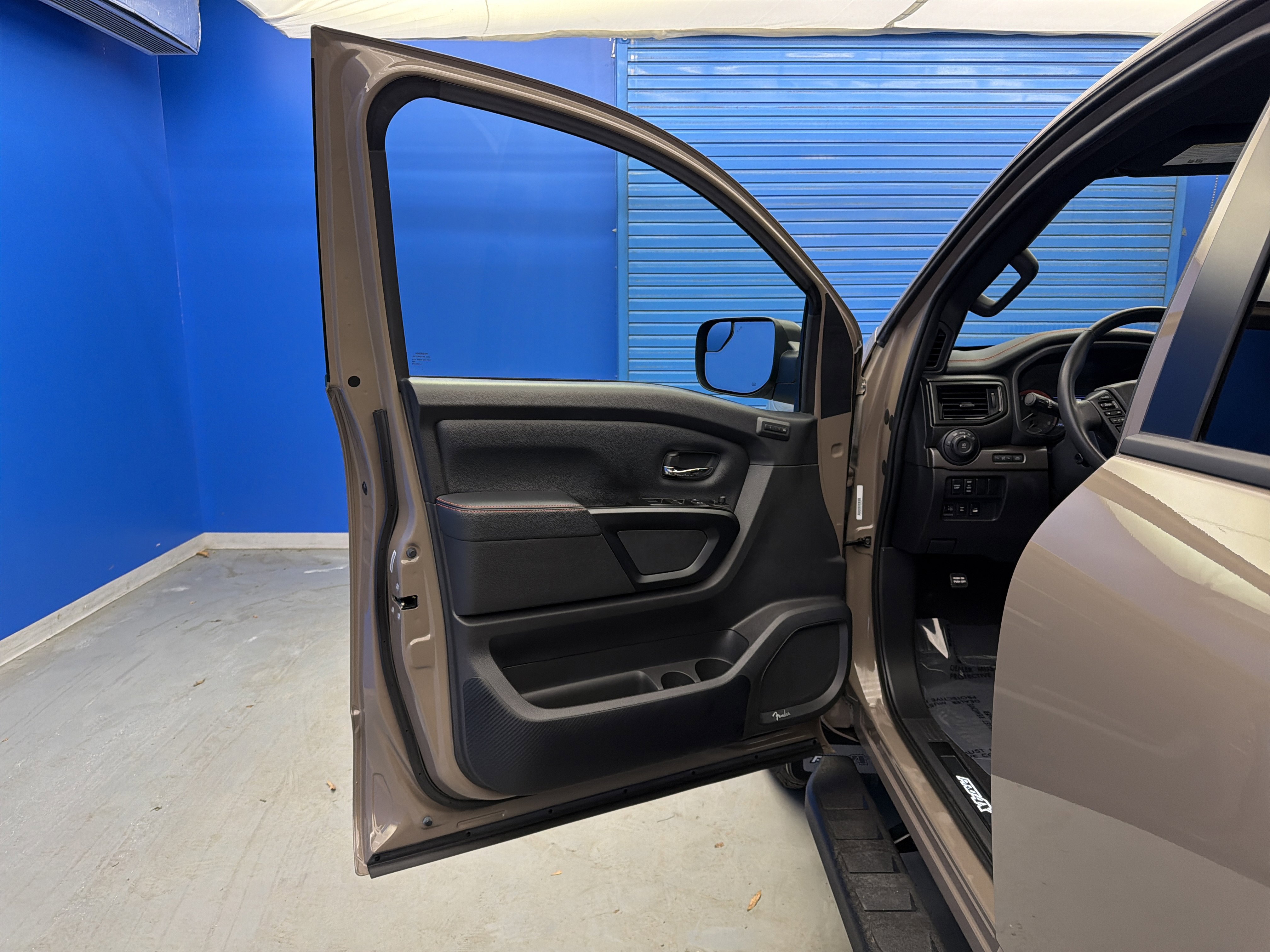 Used 2023 Nissan Titan PRO-4X w/ Pro-4x Convenience Package image 10