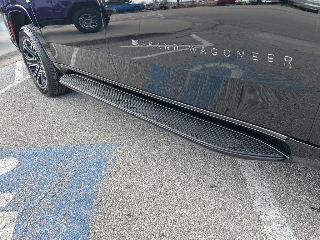 New 2026 Jeep Grand Wagoneer L 4WD w/ Premium Group I image 4