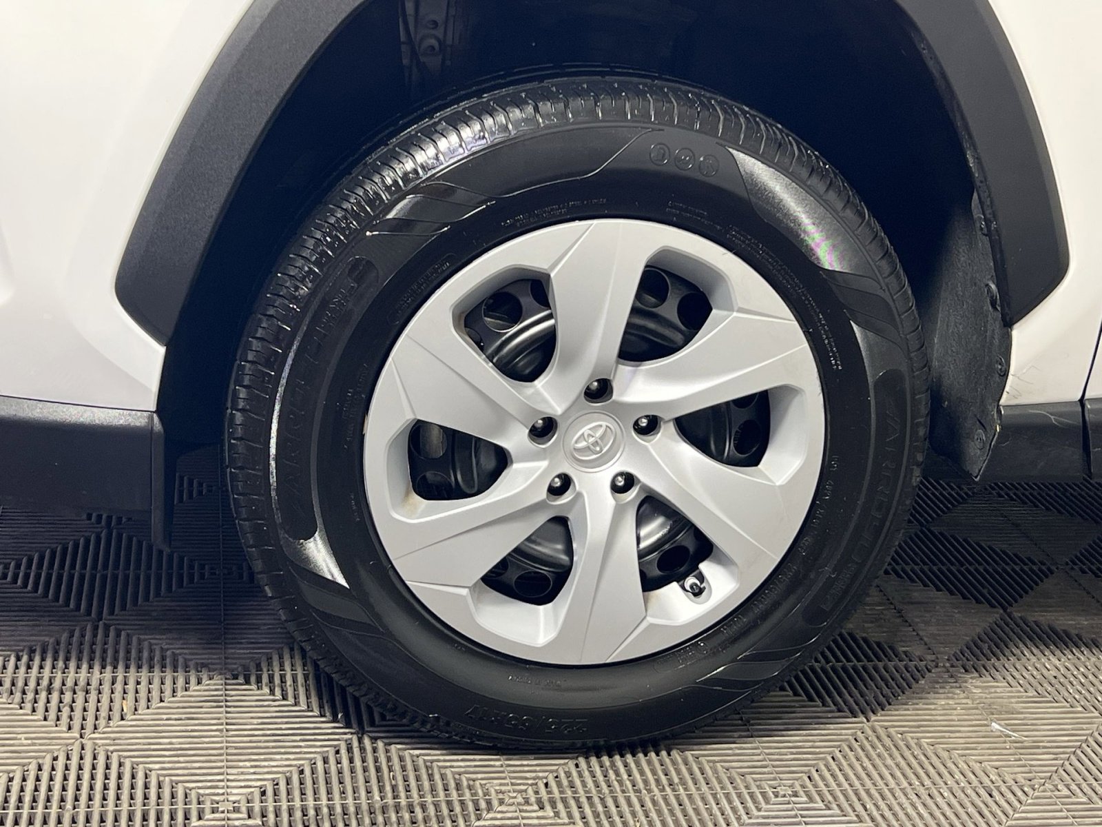 Used 2024 Toyota RAV4 LE image 12