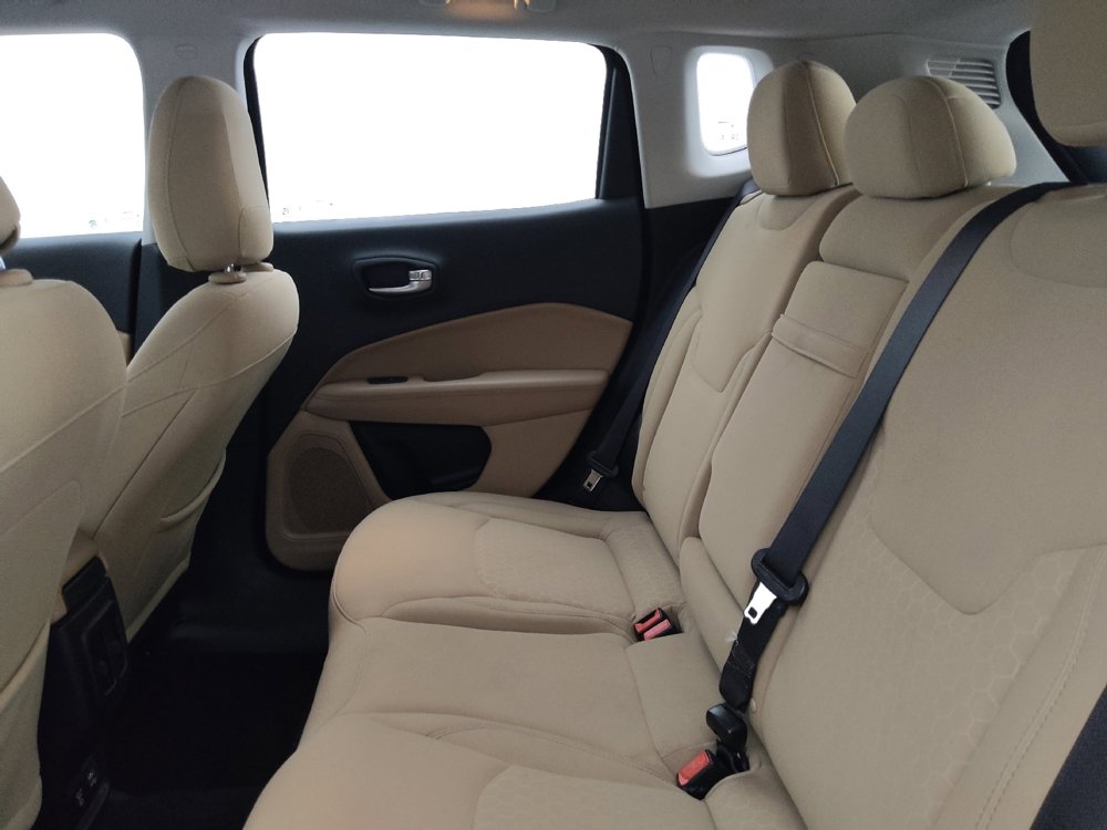 Used 2018 Jeep Compass Sport w/ Tech Group FWD image 18