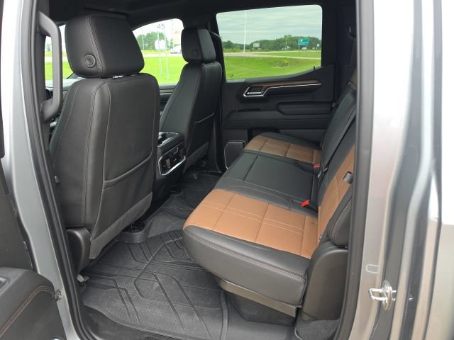 Used 2024 Chevrolet Silverado 1500 High Country w/ Technology Package AWD/4WD image 10
