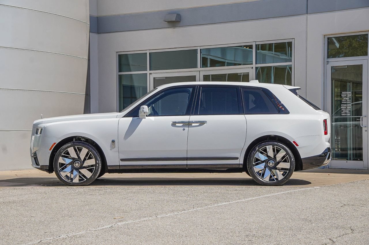 New 2026 Rolls-Royce Cullinan AWD/4WD image 10