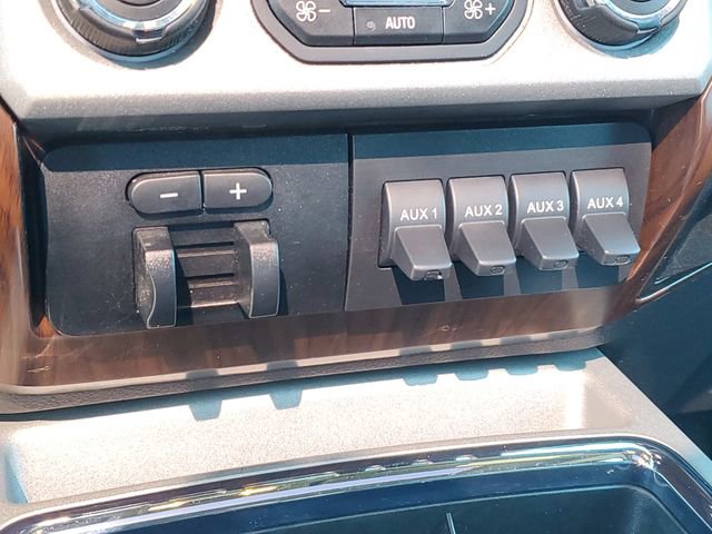 Used 2015 Ford F250 Lariat w/ Lariat Ultimate Package AWD/4WD image 18