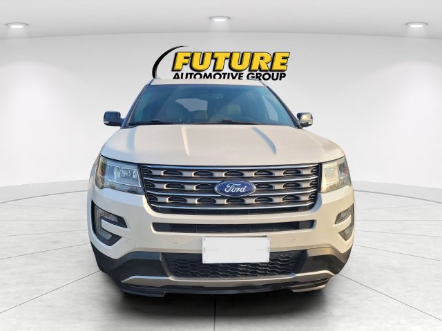 Used 2017 Ford Explorer XLT w/ Equipment Group 202A AWD/4WD image 2