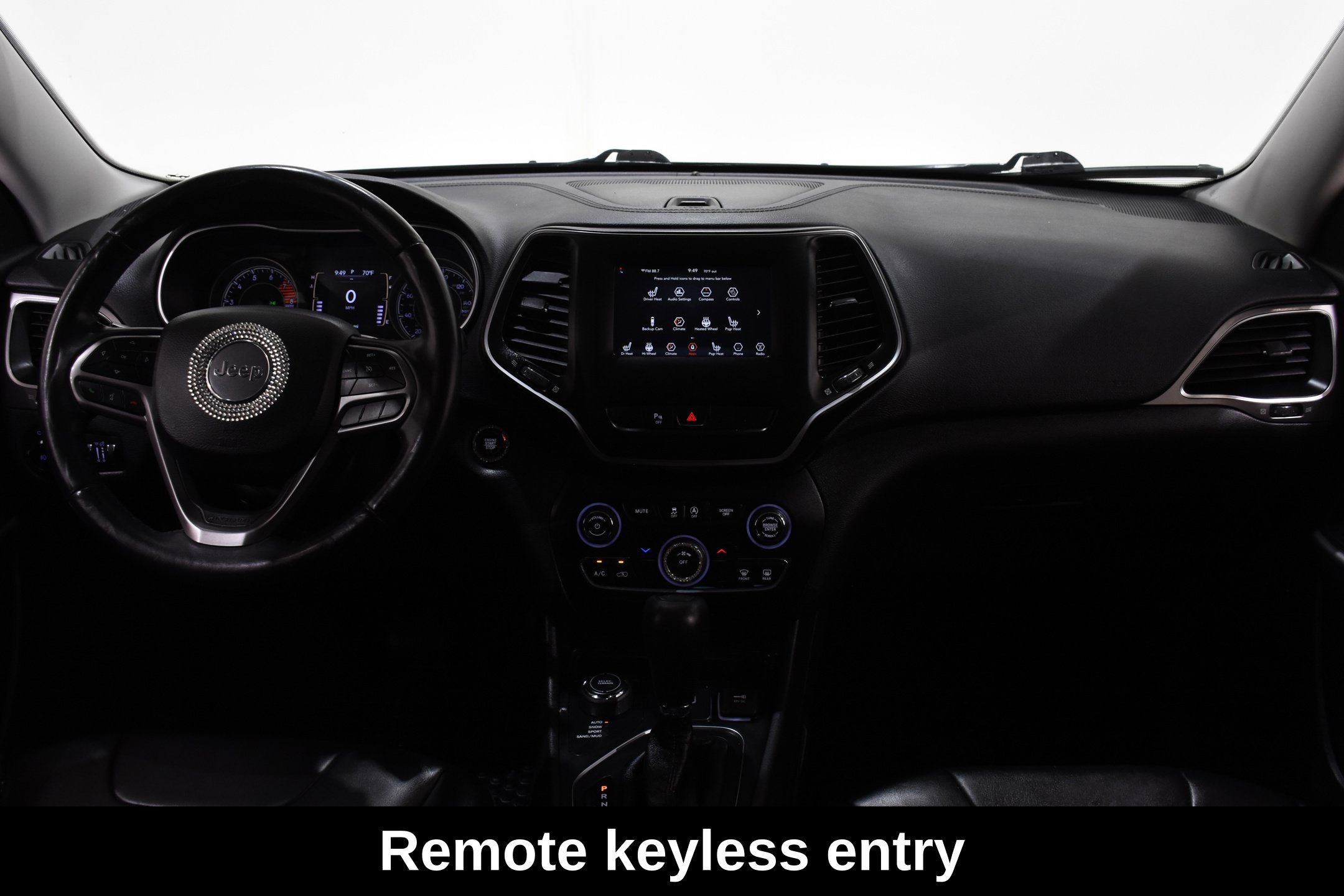 Used 2019 Jeep Cherokee Latitude Plus w/ Cold Weather Group AWD/4WD image 9