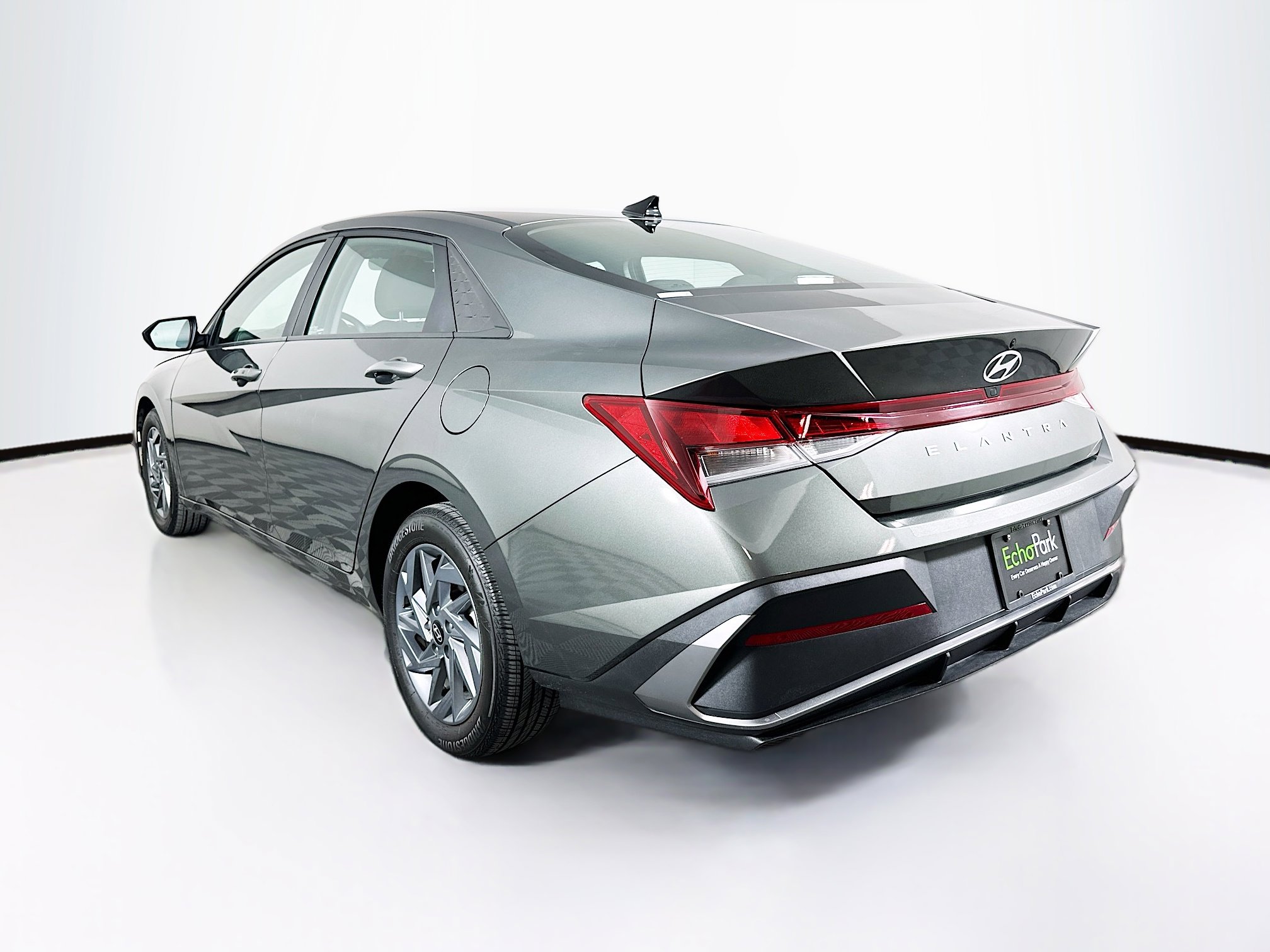 Used 2024 Hyundai Elantra SEL image 5