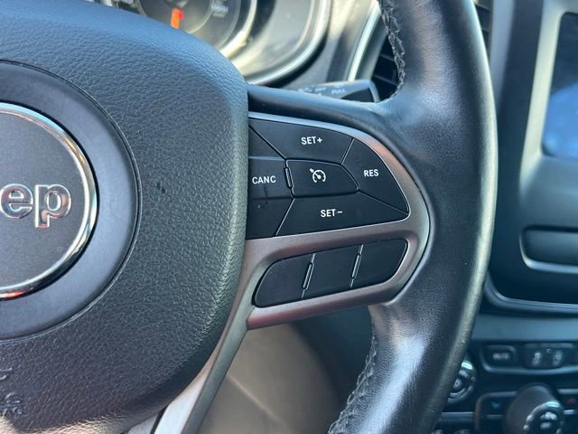 Used 2019 Jeep Cherokee Latitude Plus AWD/4WD image 22