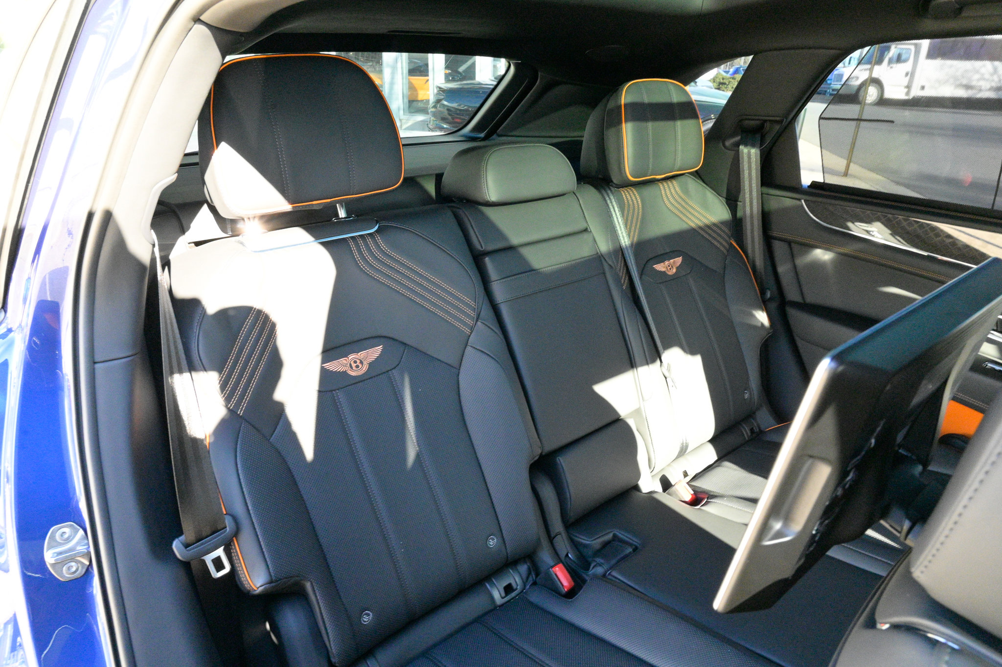 Used 2025 Bentley Bentayga image 49