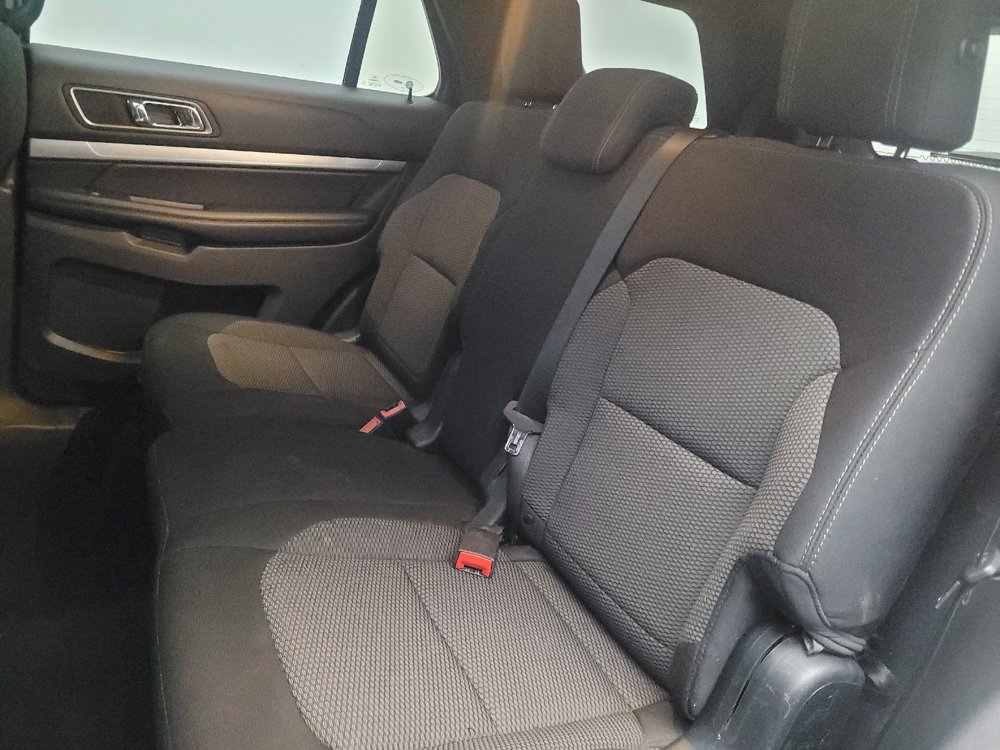Used 2018 Ford Explorer XLT FWD image 18