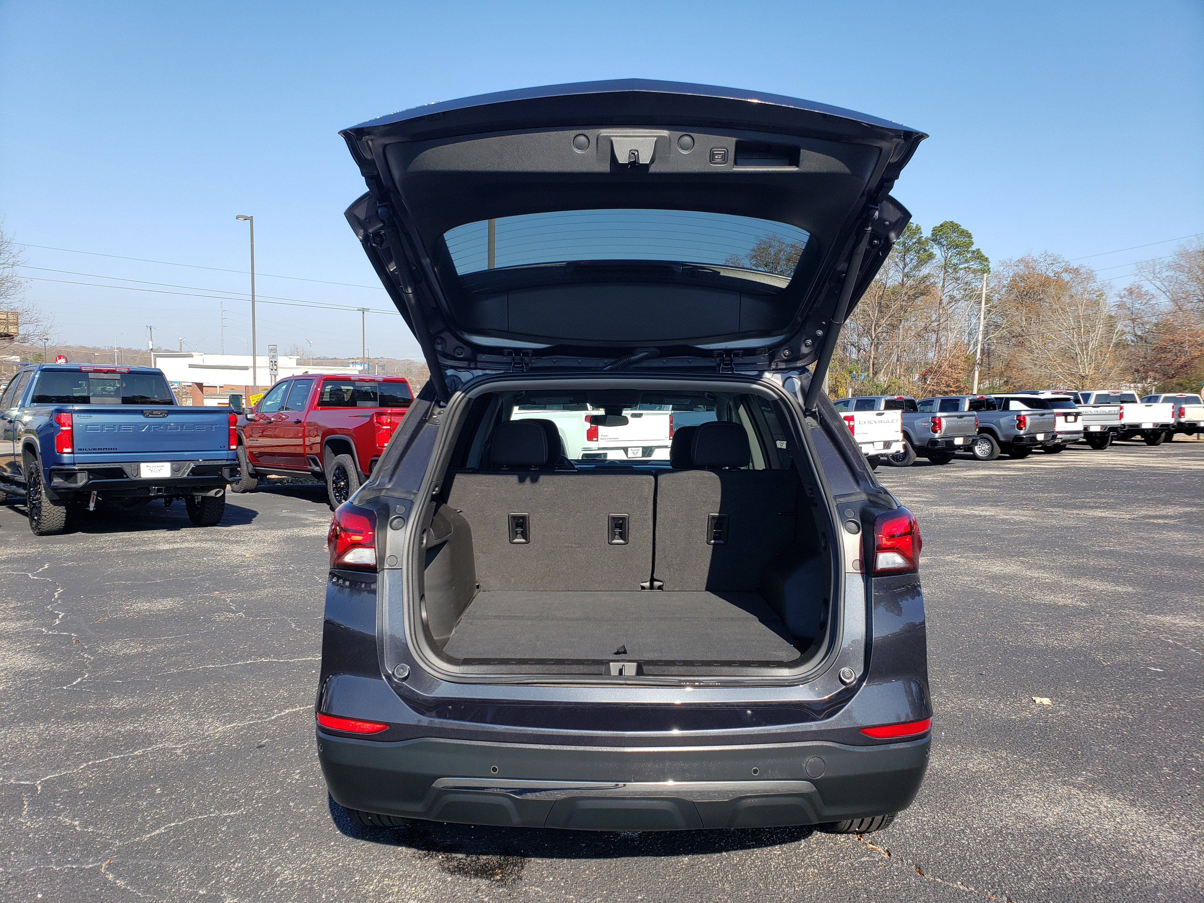 Used 2022 Chevrolet Equinox LT w/ Driver Convenience Package image 9