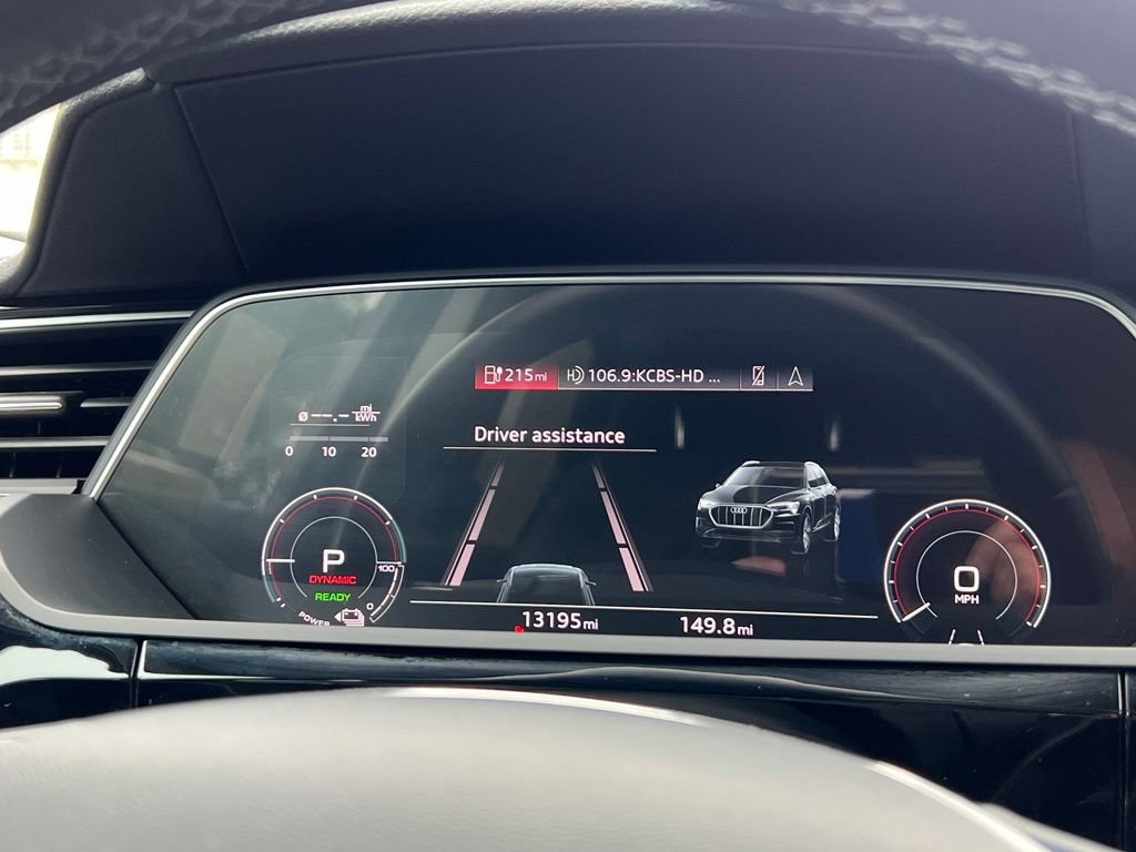 Used 2022 Audi e-tron Premium AWD/4WD image 36