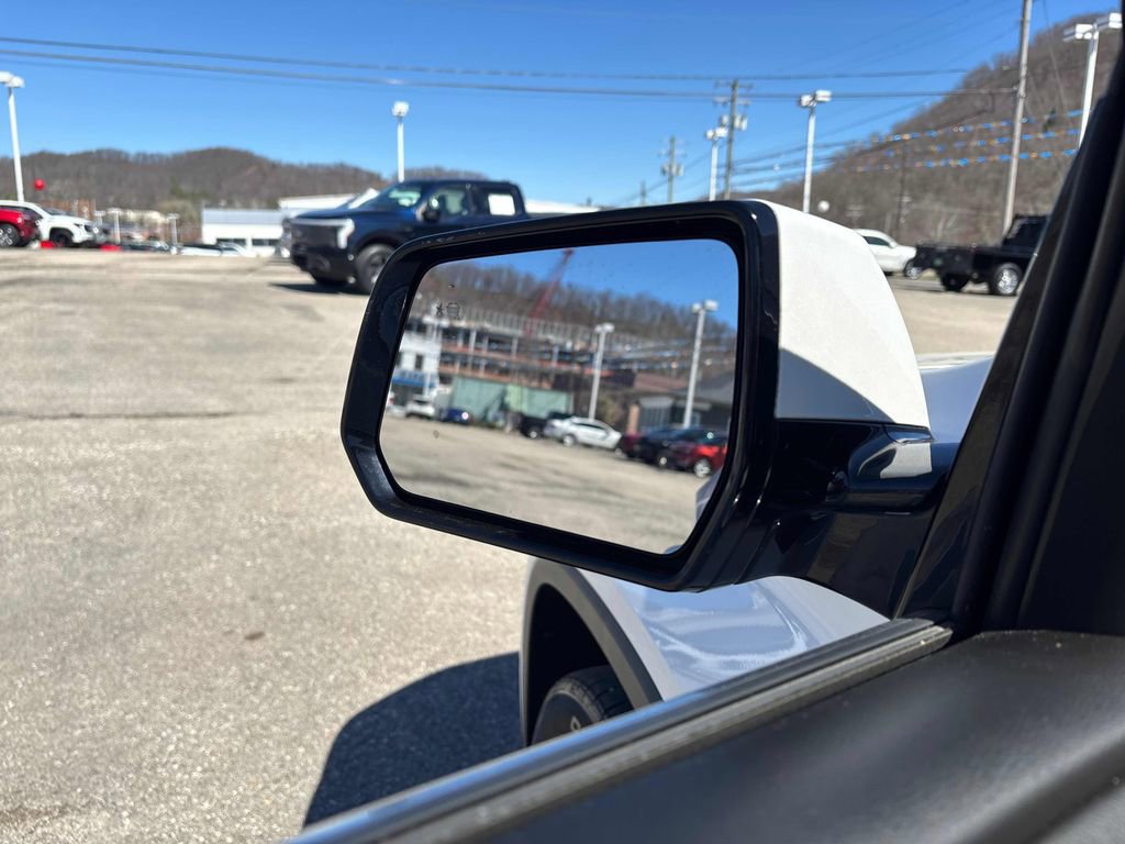 Used 2018 Chevrolet Traverse LT image 11