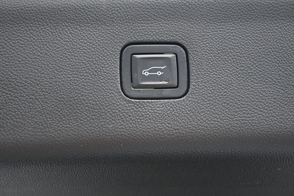 Used 2018 Buick Enclave Essence AWD/4WD image 28