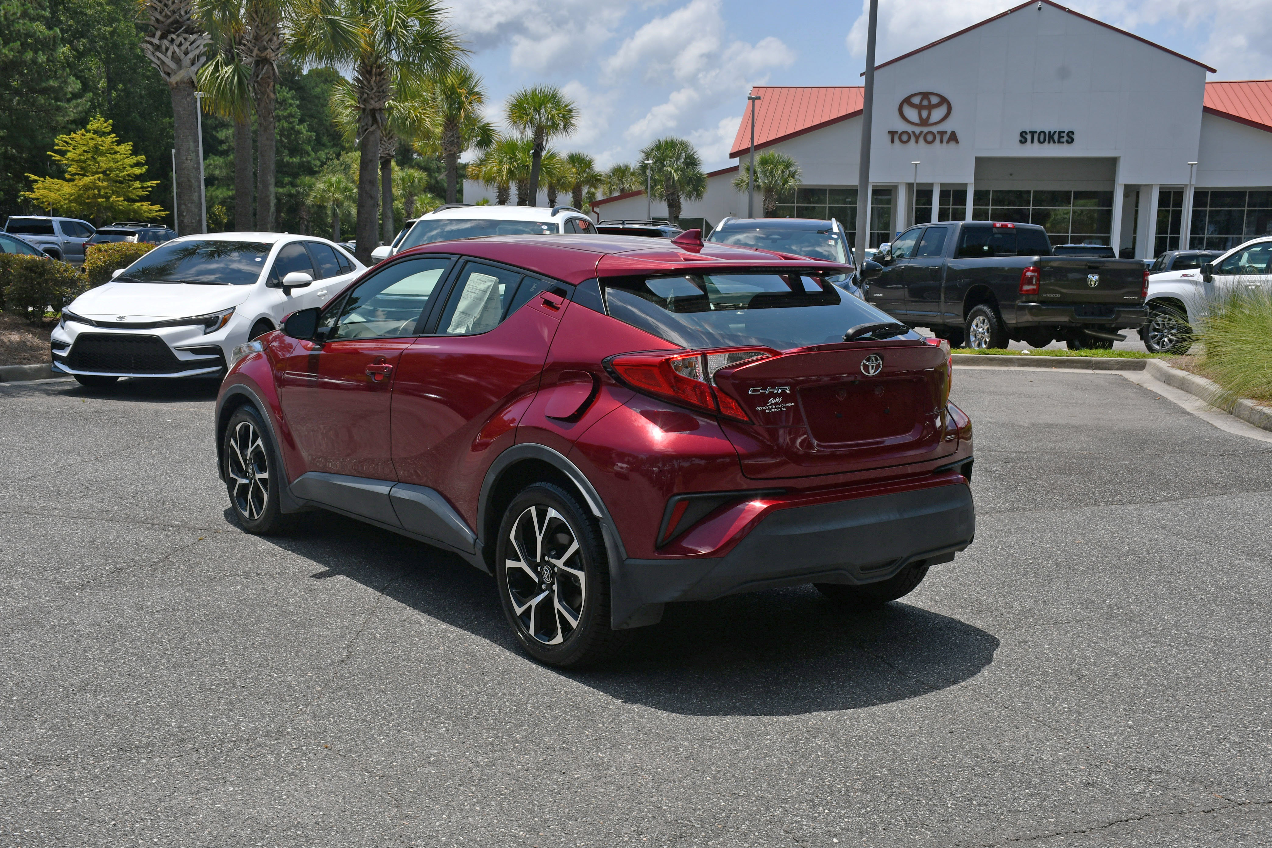 Used 2018 Toyota C-HR XLE FWD image 3