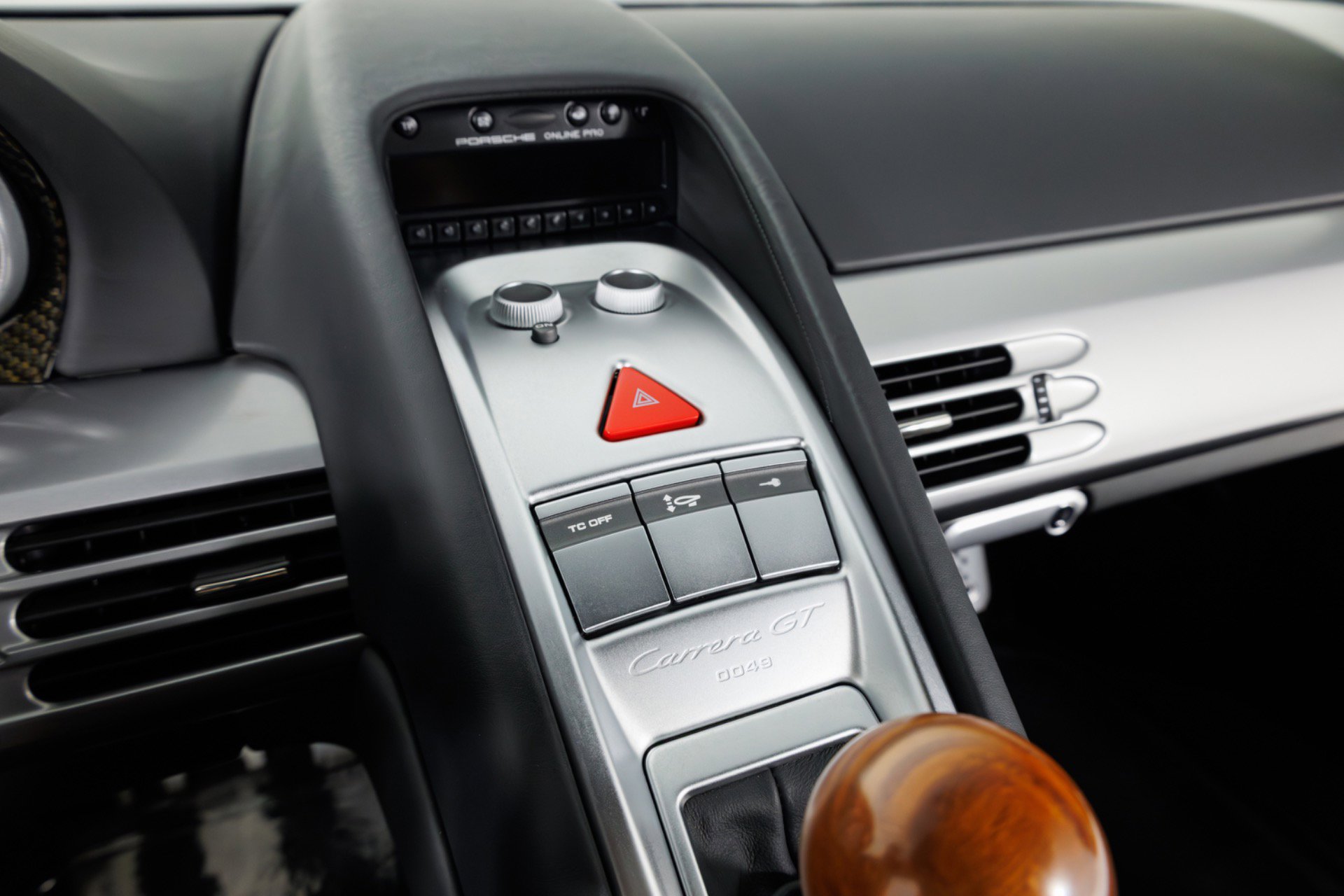 Used 2004 Porsche Carrera GT RWD image 26