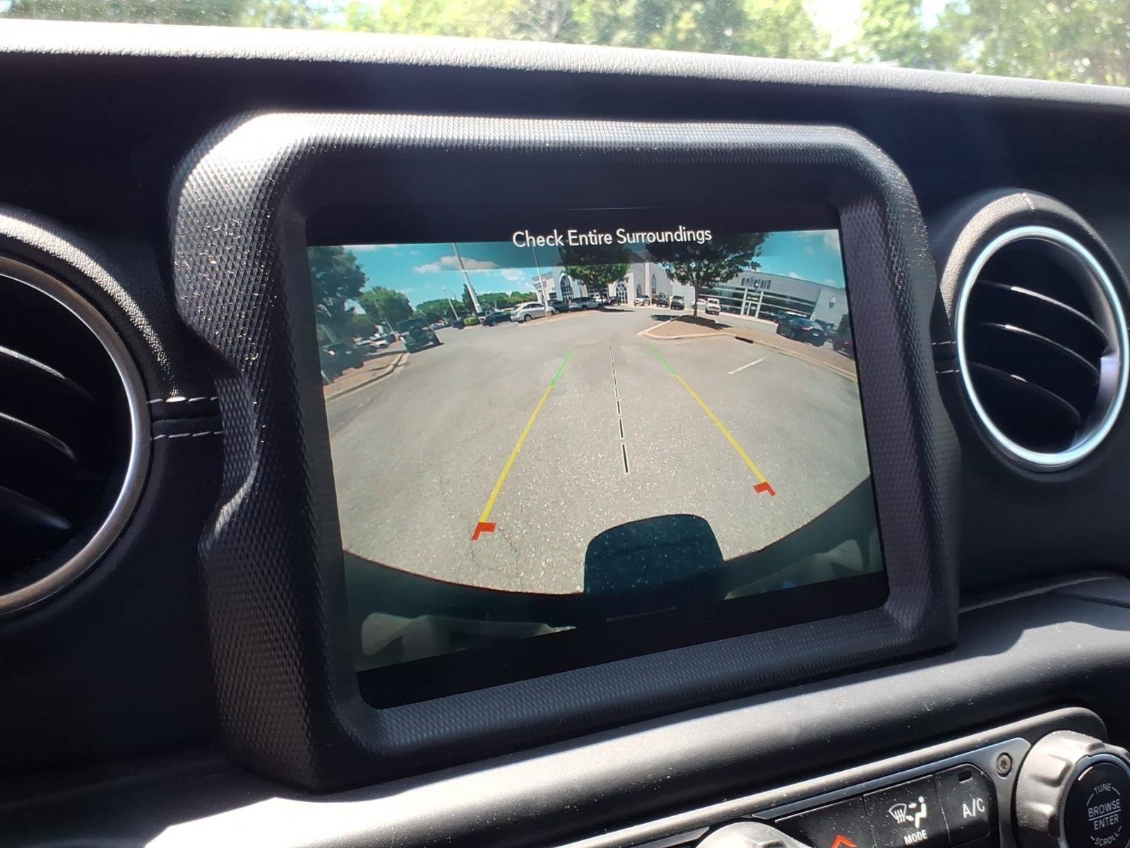 Used 2023 Jeep Wrangler Unlimited Sahara w/ Cold Weather Group AWD/4WD image 4