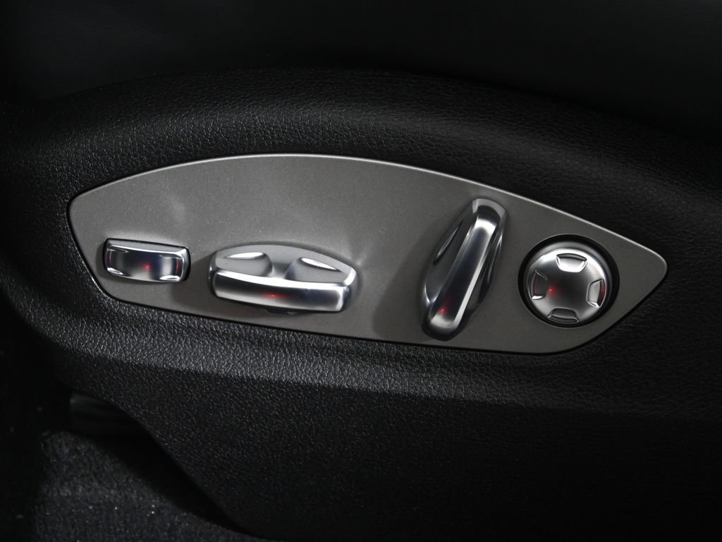 New 2026 Porsche Macan AWD/4WD image 31