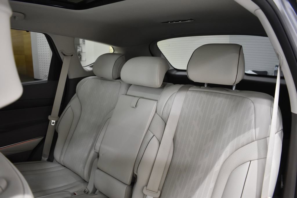 Used 2024 Genesis GV80 2.5T w/ Advanced Package image 41