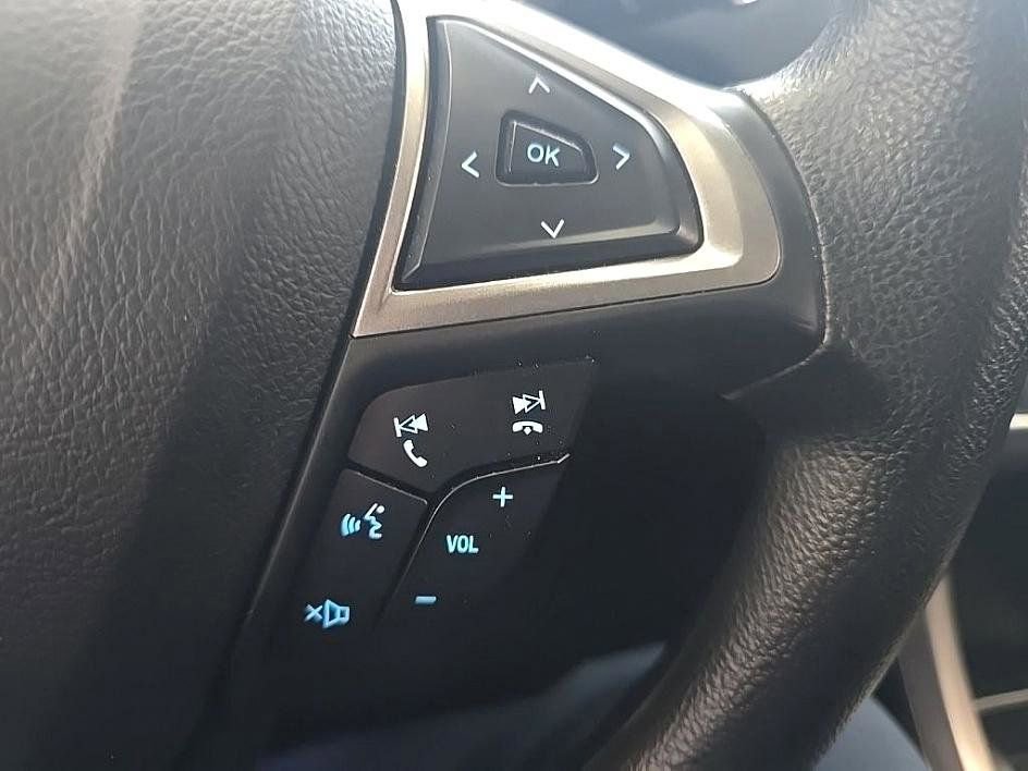 Used 2020 Ford Fusion SE image 18