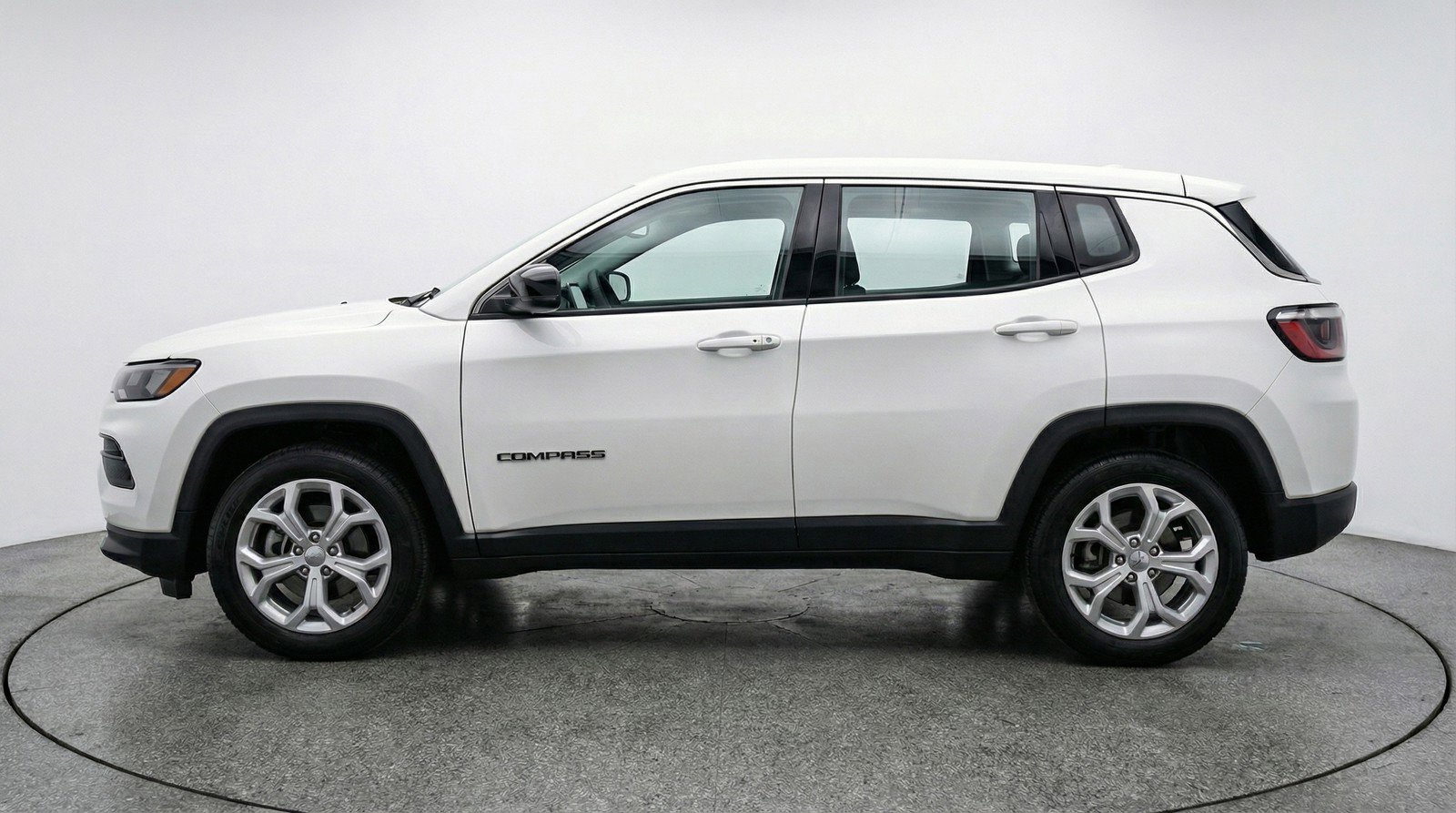 Used 2025 Jeep Compass Latitude AWD/4WD image 5